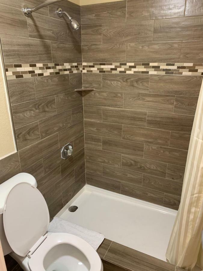 Guest Inn And Suites Хьюстон Экстерьер фото